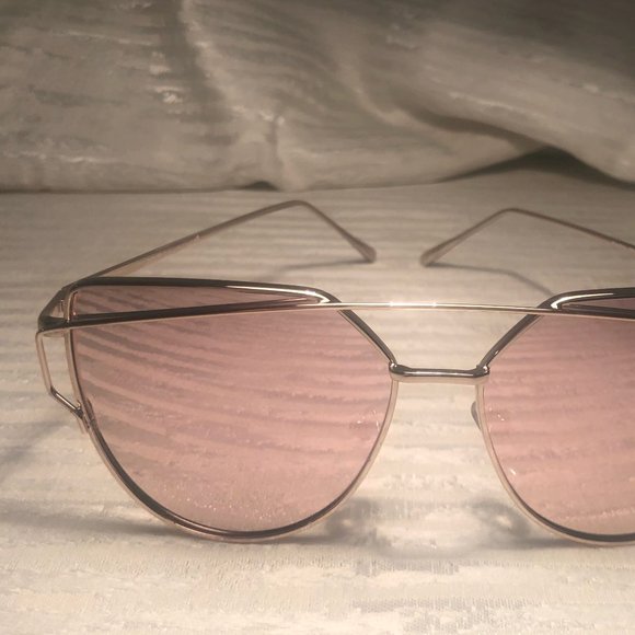Rose Gold Mirrored Sunglasses - Picture 1 of 4